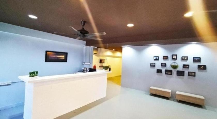 Oyo 89398 Doorbellz Kota Kinabalu Exterior foto