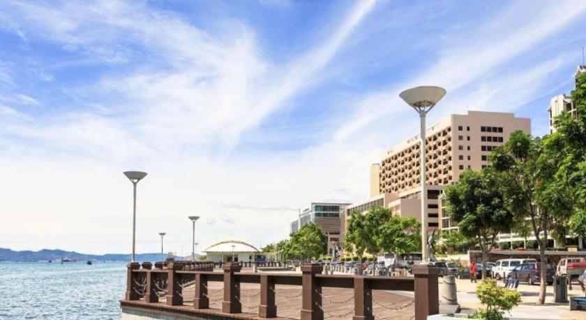 Oyo 89398 Doorbellz Kota Kinabalu Exterior foto