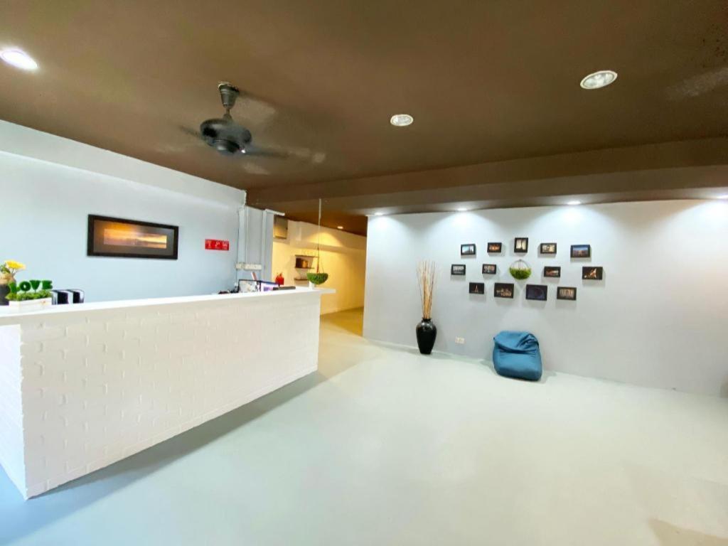 Oyo 89398 Doorbellz Kota Kinabalu Exterior foto